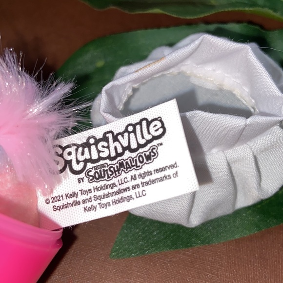 Squishville by Squishmallows 2” Mini Squishmallow with Fashion Accessory Set 6 - Picture 11 of 15